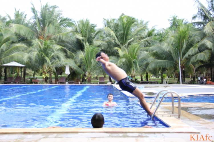 Từ thiện và biển xanh ngày hè Từ thiện và biển xanh ngày hè
