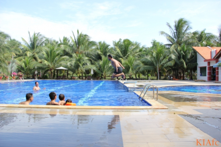 Từ thiện và biển xanh ngày hè Từ thiện và biển xanh ngày hè