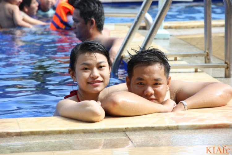 Từ thiện và biển xanh ngày hè Từ thiện và biển xanh ngày hè
