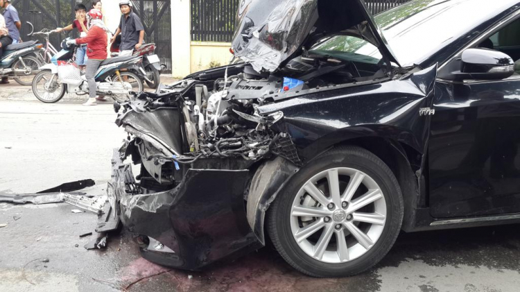 Camry 2.5 Bị tai nạn Q2 (17/9/14) Camry 2.5 Bị tai nạn Q2 (17/9/14)