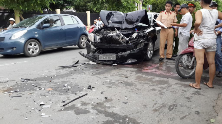 Camry 2.5 Bị tai nạn Q2 (17/9/14)