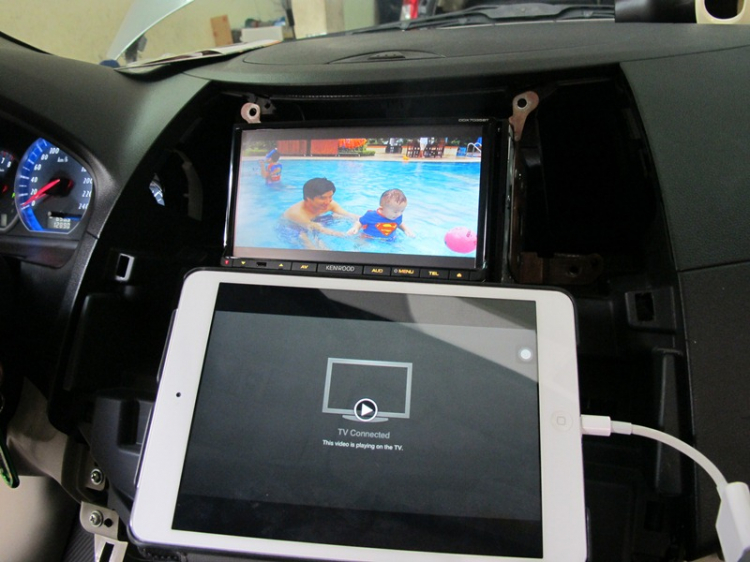 DVD JVC V50BT mới của Pajero Sport 2014 có gì hay??? DVD JVC V50BT mới của Pajero Sport 2014 có gì hay???