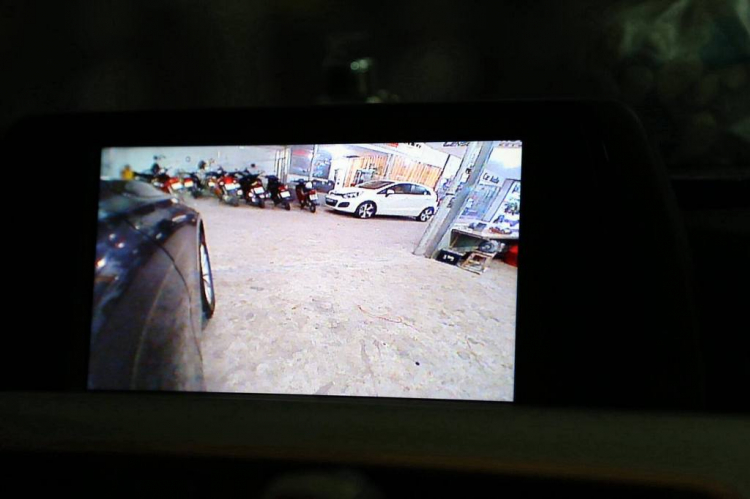 Các xe Đức em đã gắn hệ thống định vị với màn hình cảm ứng, camera de, DVD .