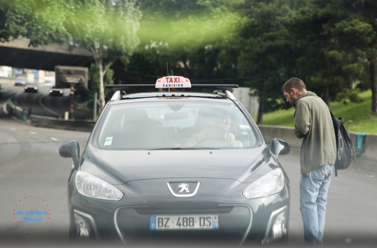 ở PARIS PHÁP PEUGEOT LÀM TAXI