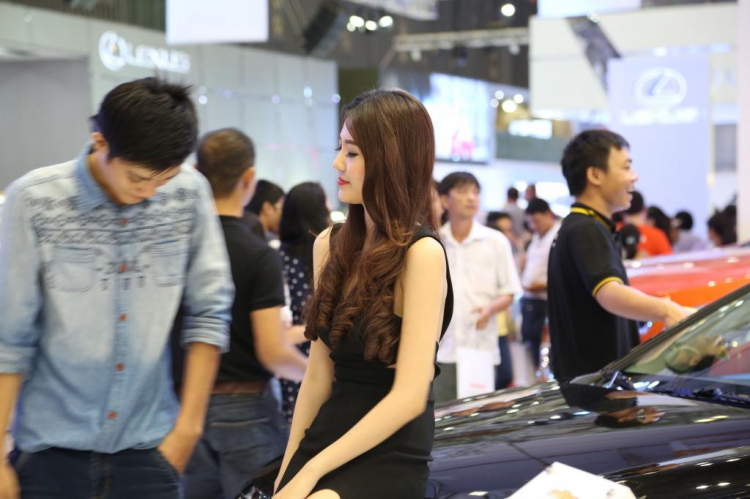Mỹ nhân tràn ngập Vietnam Motor Show 2014 Mỹ nhân tràn ngập Vietnam Motor Show 2014