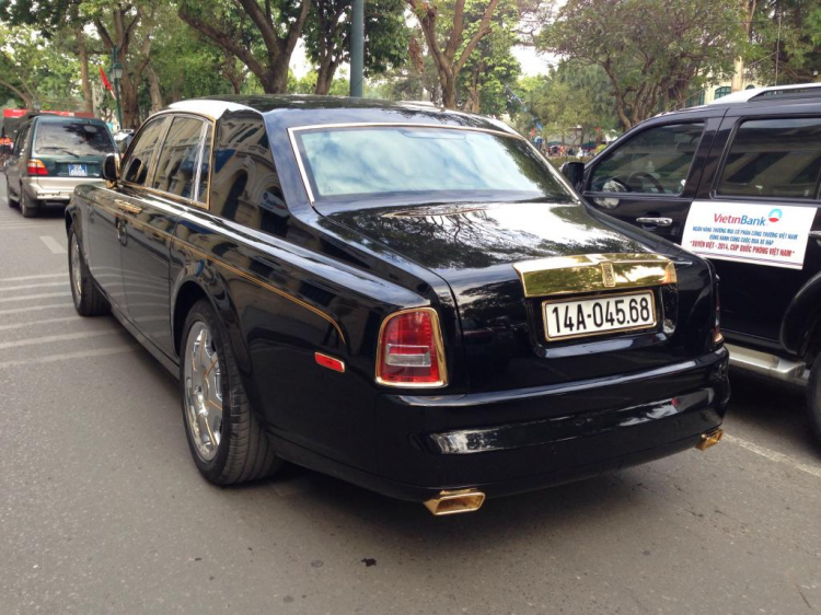 Rolls Royce Phantom mạ vàng :D
