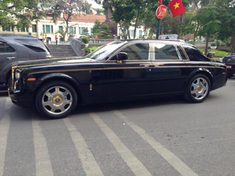 Rolls Royce Phantom mạ vàng :D