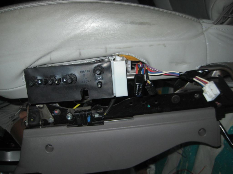 Tự hào là chiếc TOYOTA SIENNA LE duy nhất VN lắp và độ nhiều đồ chơi ! Tự hào là chiếc TOYOTA SIENNA LE duy nhất VN lắp và độ nhiều đồ chơi !