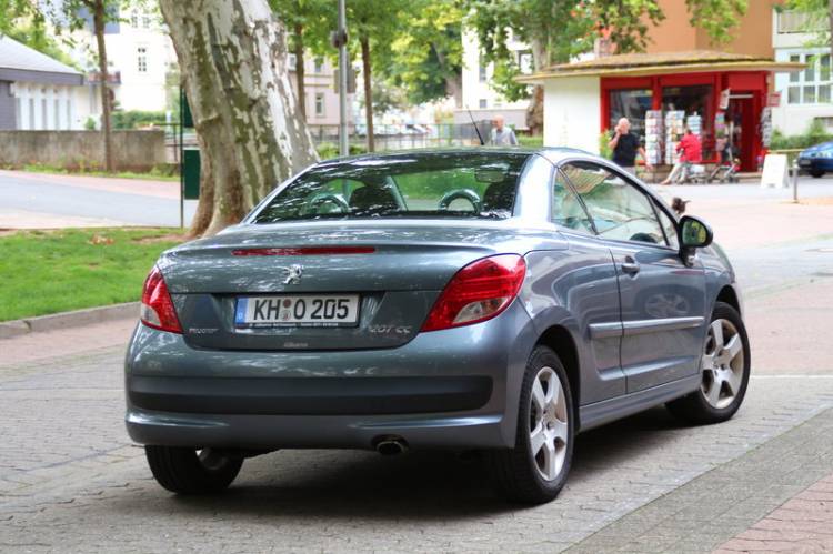 2 ôtô "độc" của Peugeot bất ngờ cập cảng Sài Gòn