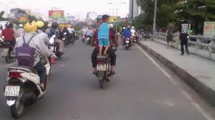 Có oto ở vietnam không sướng như nhiều người nghĩ
