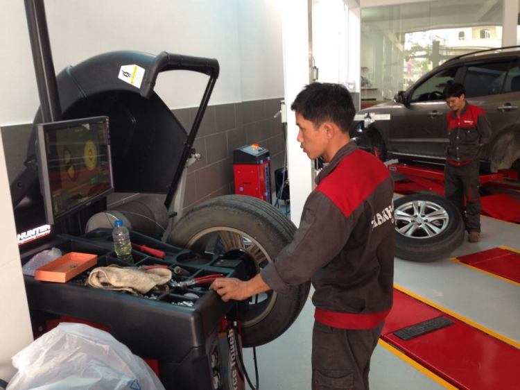 Xin chỗ nắn chỉnh mâm xe Xin chỗ nắn chỉnh mâm xe