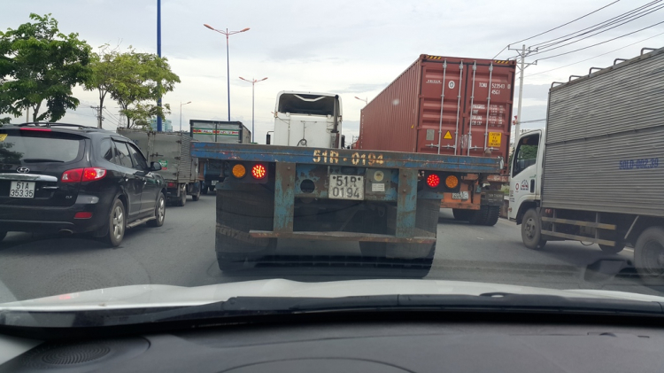 xa lộ HN dạo này kẹt cont kinh niên.
