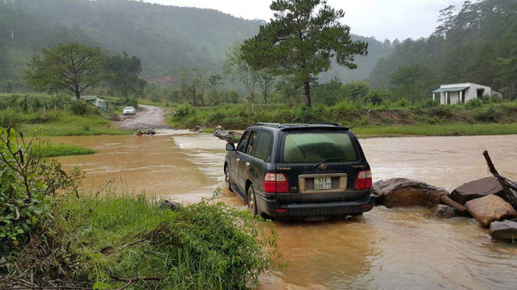 nên mua landcuiser 2007 hay merc C-class 2011