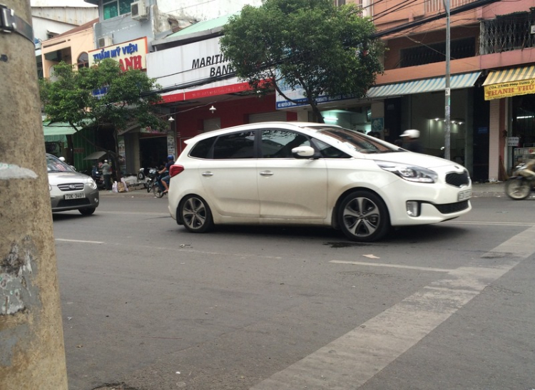 Em Kia Rondo này sao sệ quá !