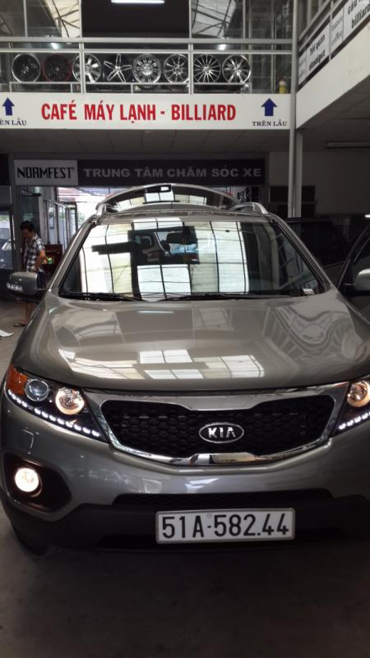 Kia Sorento độ âm thanh và hình ảnh.