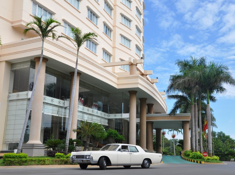 Quý Ông Mỹ - 1966 Lincoln Continental