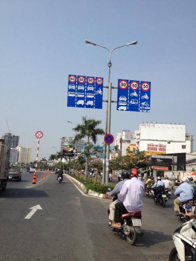 Xe ô tô con chạy vào lane xe tải thì tốc độ thế nào? Xe ô tô con chạy vào lane xe tải thì tốc độ thế nào?
