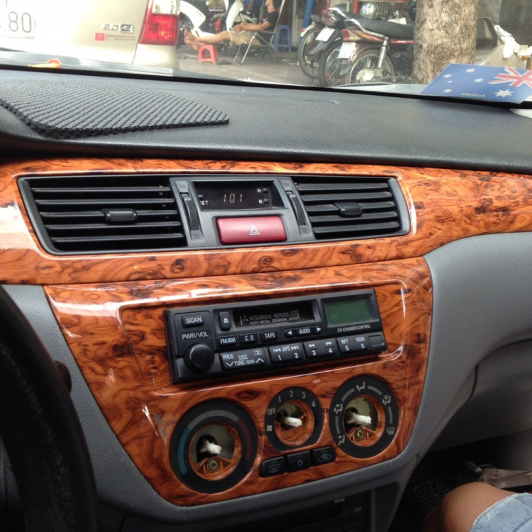 Ốp gỗ cần số + táp lô cho Ford Escape Ốp gỗ cần số + táp lô cho Ford Escape