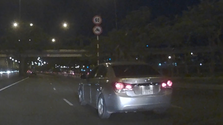 Cruze 60A-130.57 nhập lane ẩu !