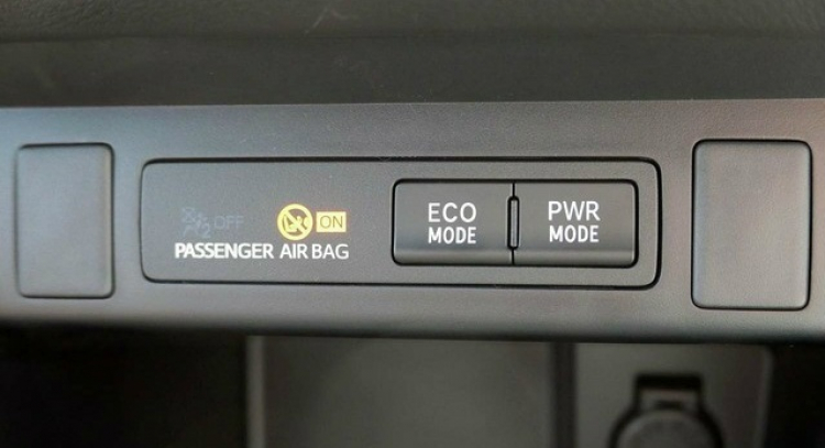 Ảnh thực tế và tính năng Innova hoàn toàn mới Ảnh thực tế và tính năng Innova hoàn toàn mới