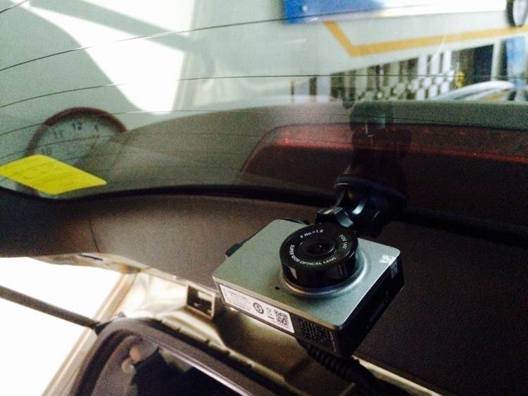 Em đào tẩu qua KIA Rondo! Em đào tẩu qua KIA Rondo!