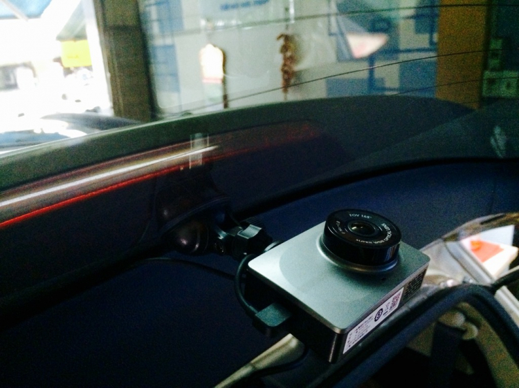 Em đào tẩu qua KIA Rondo! Em đào tẩu qua KIA Rondo!