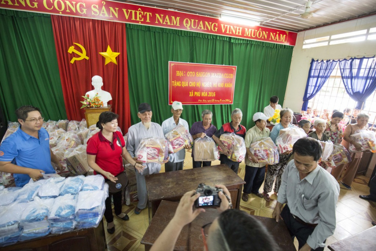 [ Hình Ảnh ] Chương trình từ thiện của Hội Otosaigon Mazda Club tại xã Phú Hoà , Định Quán