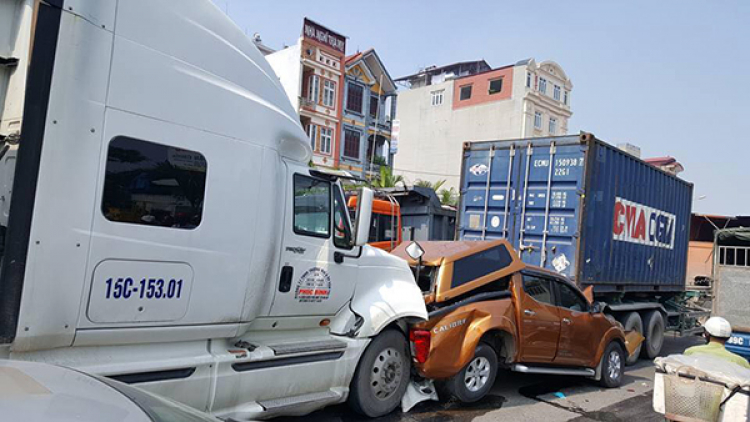 Lại hung thần container