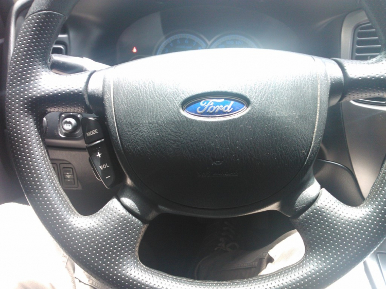 Độ điều khiển âm thanh cho Ford Escape 2012?