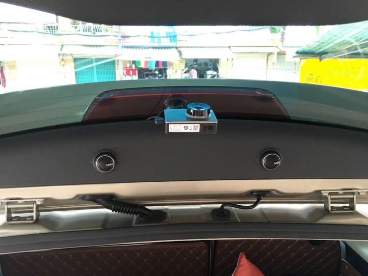 Em đào tẩu qua KIA Rondo! Em đào tẩu qua KIA Rondo!