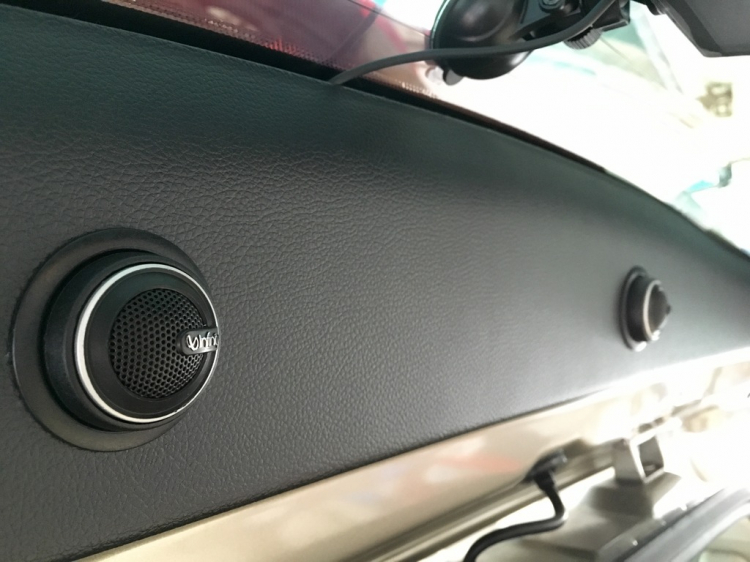Em đào tẩu qua KIA Rondo! Em đào tẩu qua KIA Rondo!