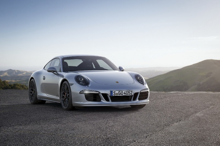 Ra mắt Porsche 911 Carrera GTS 2015