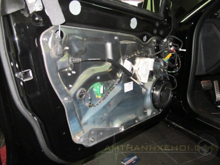 Vũ Car Workshop: Chuyên độ "âm thanh - hình ảnh - mâm - body" cho xe hơi. Vũ Car Workshop: Chuyên độ "âm thanh - hình ảnh - mâm - body" cho xe hơi.