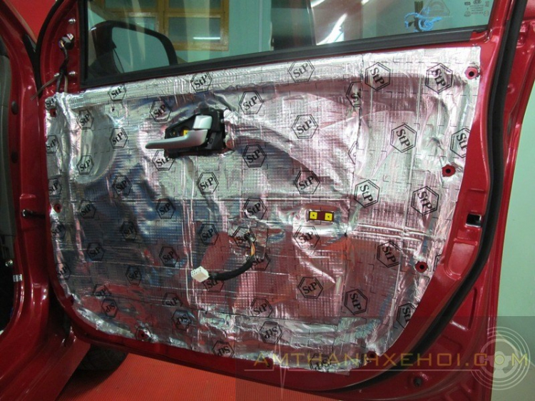 Vũ Car Workshop: Chuyên độ "âm thanh - hình ảnh - mâm - body" cho xe hơi. Vũ Car Workshop: Chuyên độ "âm thanh - hình ảnh - mâm - body" cho xe hơi.