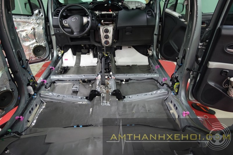 Vũ Car Workshop: Chuyên độ "âm thanh - hình ảnh - mâm - body" cho xe hơi. Vũ Car Workshop: Chuyên độ "âm thanh - hình ảnh - mâm - body" cho xe hơi.