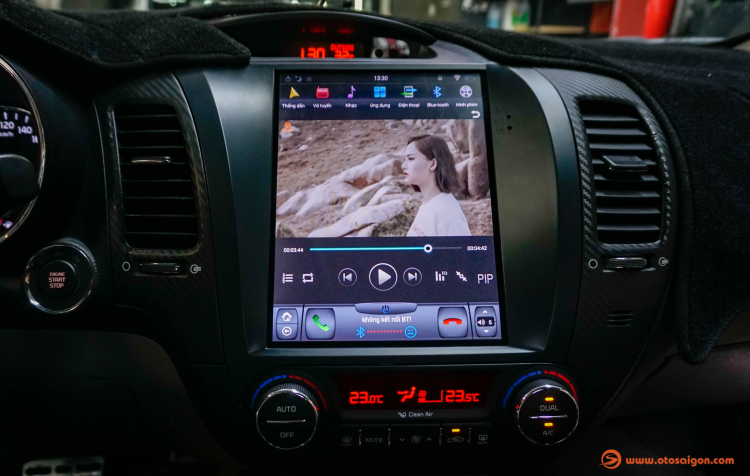 [Clip] Độ màn hình Tesla cho Kia K3; xem phim, nghe nhạc, lướt web, duyệt Mail,... giá tầm 10 triệu