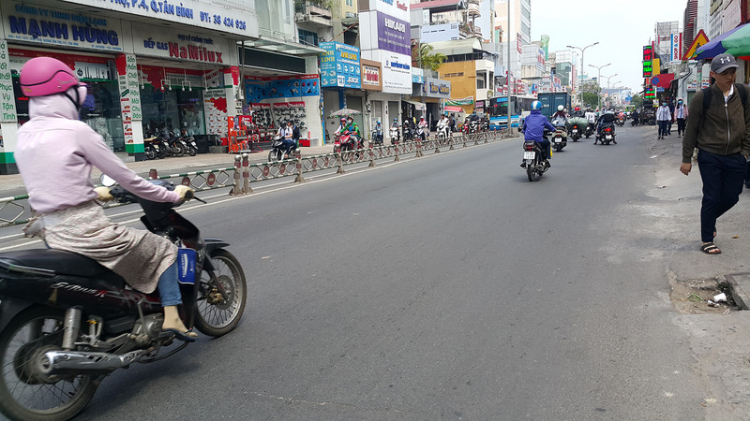 Dấu hiệu nhận biết đường không được chuyển lane sang phải để chạy tốc độ cao hơn