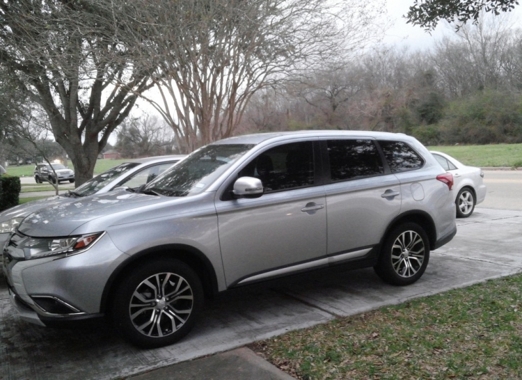 Đánh giá nhanh Mitsubishi Outlander 2016 tại Việt Nam Đánh giá nhanh Mitsubishi Outlander 2016 tại Việt Nam