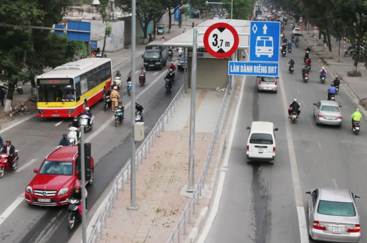 Bất cập biển báo trên đường Hàm Nghi Q1.TP HCM Bất cập biển báo trên đường Hàm Nghi Q1.TP HCM