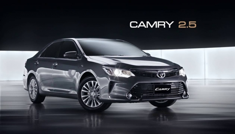 Toyota Camry 2017: 'Làm đẹp' cho thế hệ phiên bản