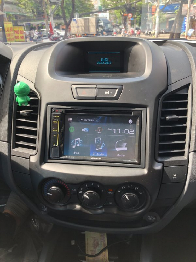 Cách âm, nâng cấp âm thanh và DVD cho Ford Ranger.