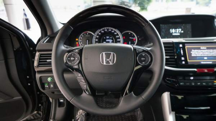 Honda Accord giảm giá khủng