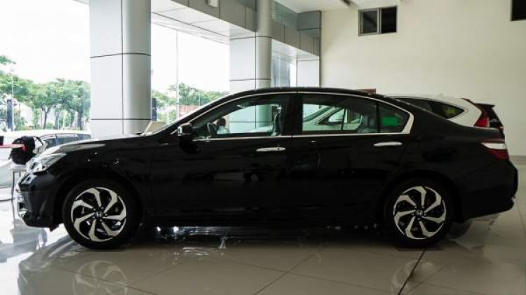 Honda Accord giảm giá khủng