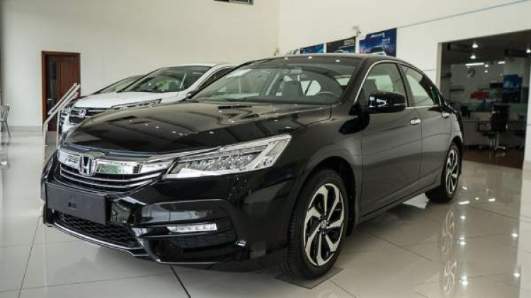 Honda Accord giảm giá khủng