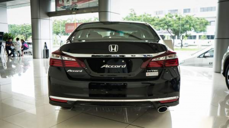 Honda Accord giảm giá khủng