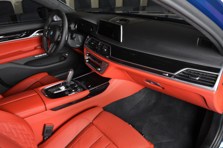BMW 750Li tuyệt đẹp được cá nhân hoá hoàn toàn như màu sơn, ngoại và nội thất tại Abu Dhabi