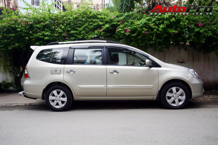 Tìm ace chơi xe Nissan Grand Livina