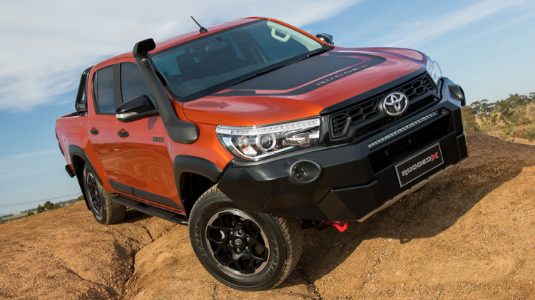 Toyota ra mắt bộ ba Hilux cực hầm hố cho phiên bản mới