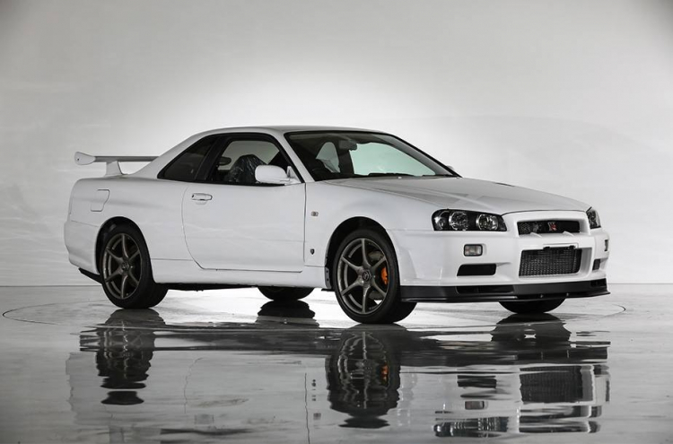 Nissan GT-R thế hệ cũ (R34) chỉ lăn bánh 10km với giá 288.000 USD