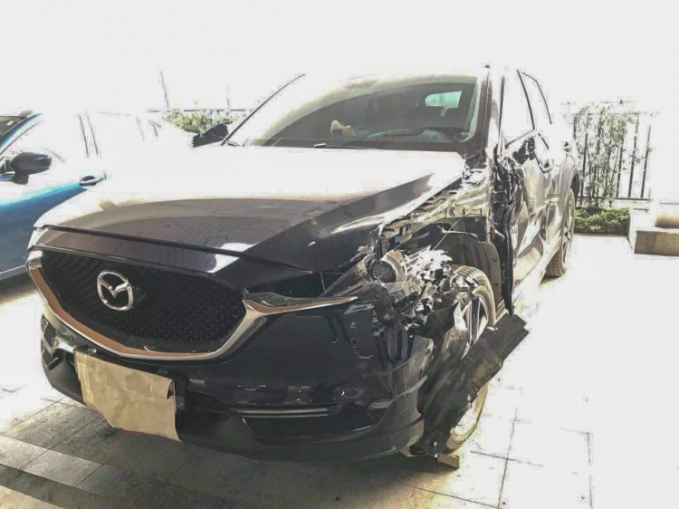 [Hình ảnh] Mazda CX-5 2018 mới ra biển đã bị tai nạn, chia buồn với bác chủ!